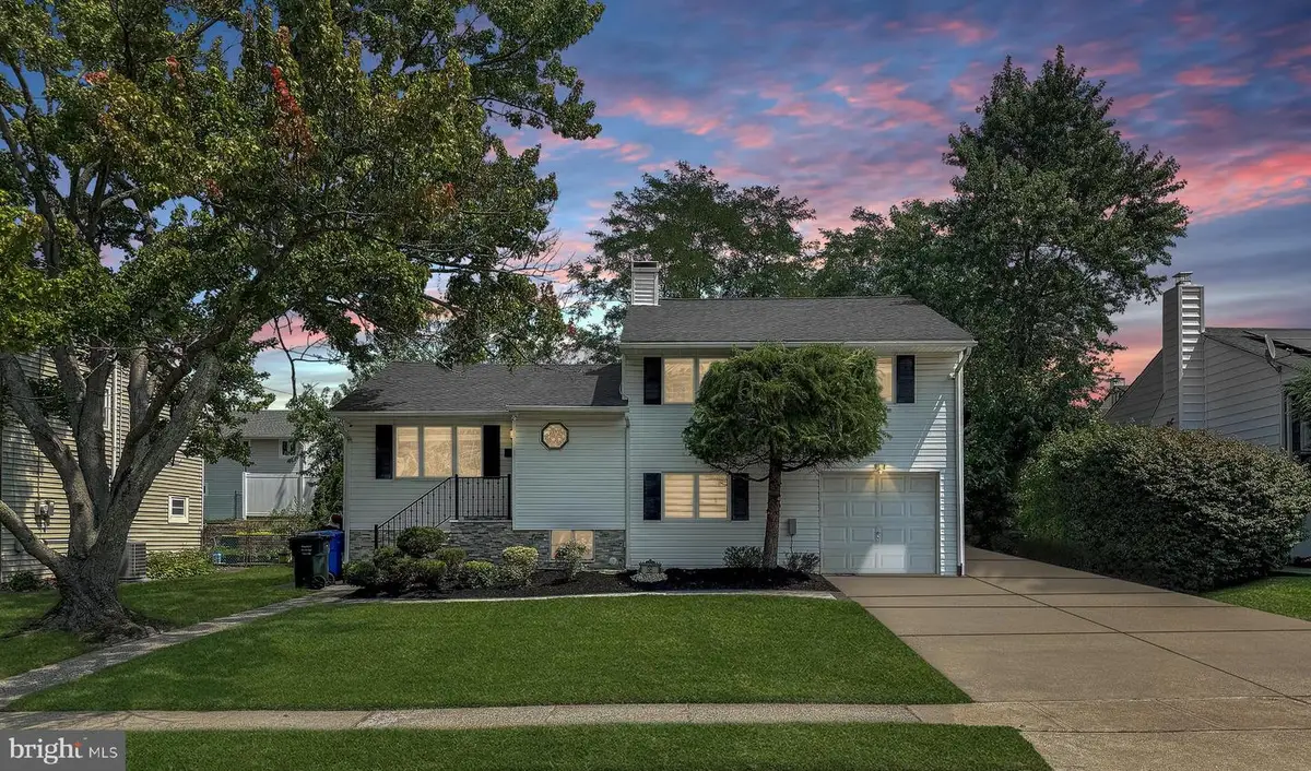 96 Tracy Dr, Fords, NJ 08863 - #1
