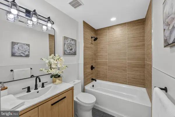 9011 Tamarron Dr, PLAINSBORO, NJ 08536