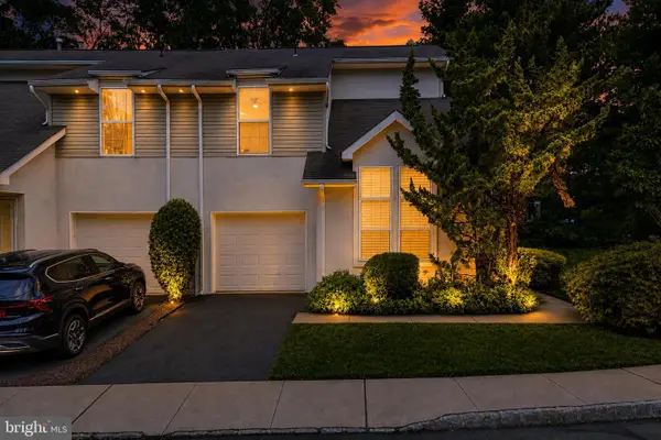 24 Parkside Dr, JAMESBURG, NJ 08831