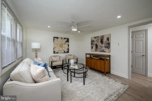 6 Avenue A, HELMETTA, NJ 08828