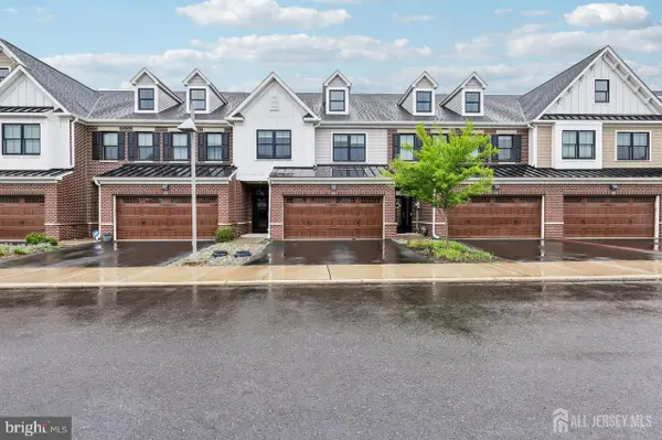 52 Riverwalk Riv, PLAINSBORO, NJ 08536