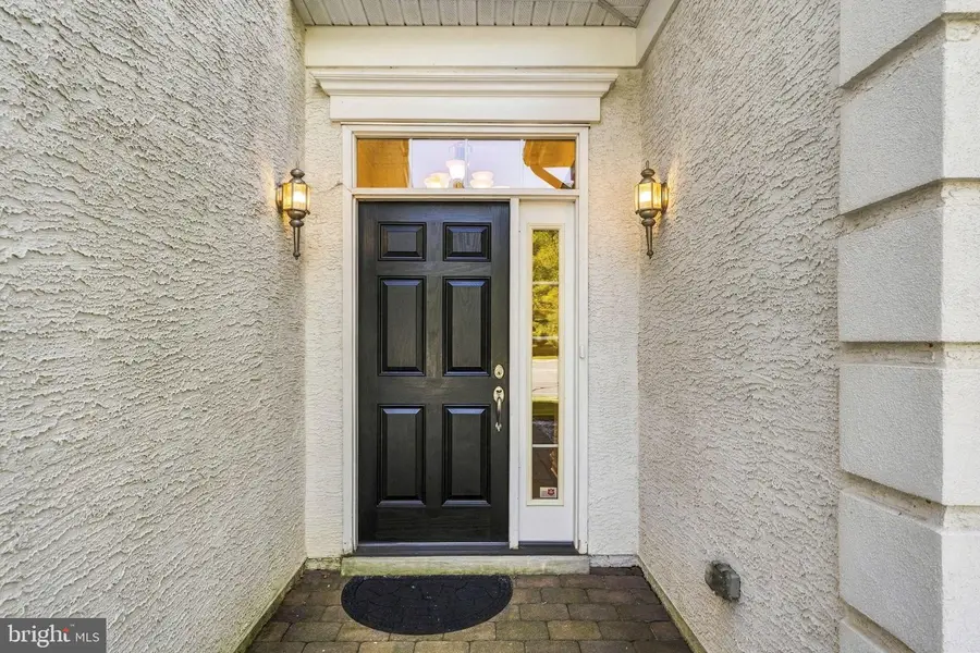 5 Ascot Ct, Kendall Park, NJ 08824 - #3