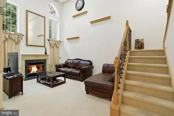 10 Burr Ct, PLAINSBORO, NJ 08536