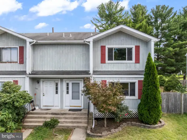 102 Benjamin Ct, DAYTON, NJ 08810