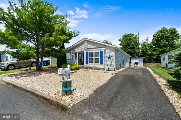 36 Fort Lee Dr, MANAHAWKIN, NJ 08050