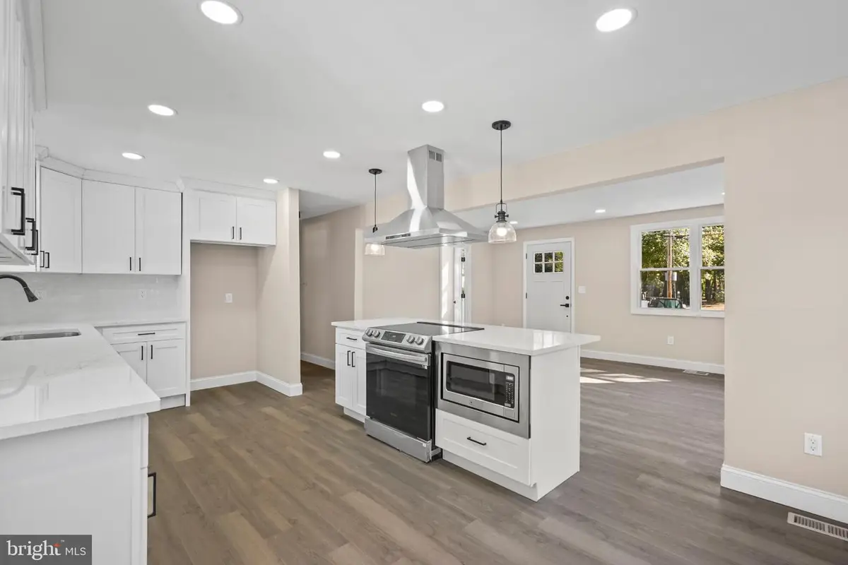 393 E Millstream Rd, Cream Ridge, NJ 08514 - #1