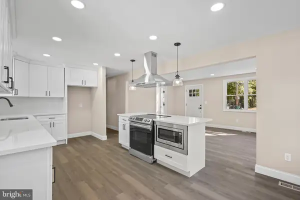 393 E Millstream Rd, CREAM RIDGE, NJ 08514