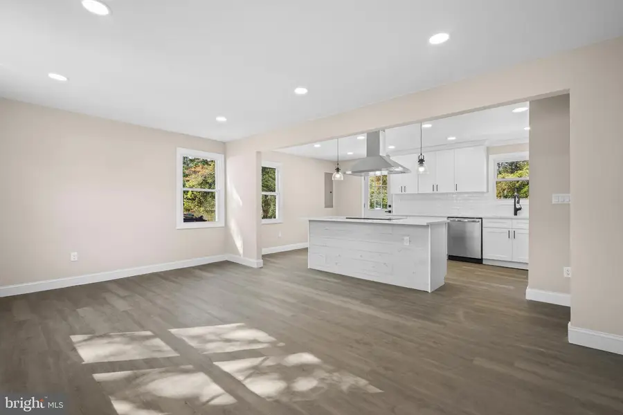 393 E Millstream Rd, Cream Ridge, NJ 08514 - #3