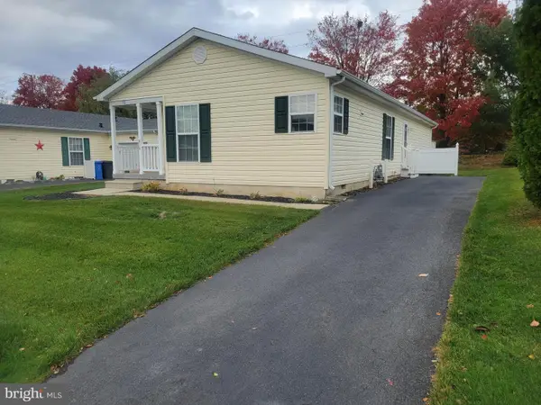 30 Fort Lee Dr, MANAHAWKIN, NJ 08050