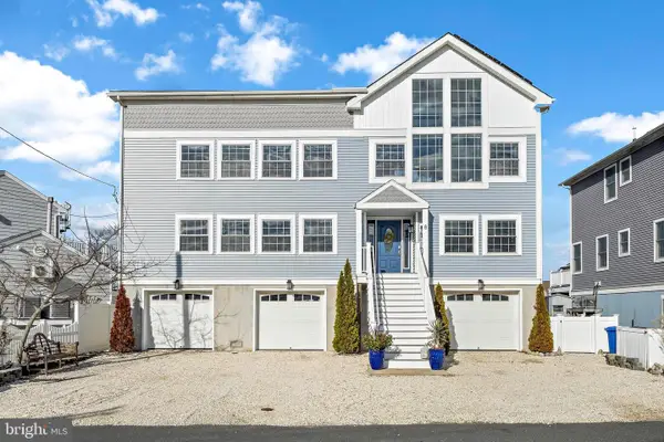 8 Willard Drive, MANAHAWKIN, NJ 08050