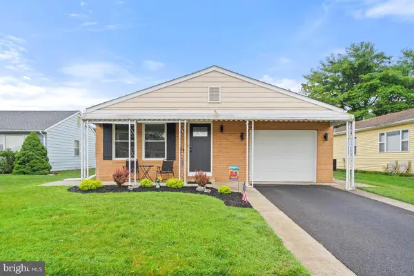 9 Zapata Ct, TOMS RIVER, NJ 08757