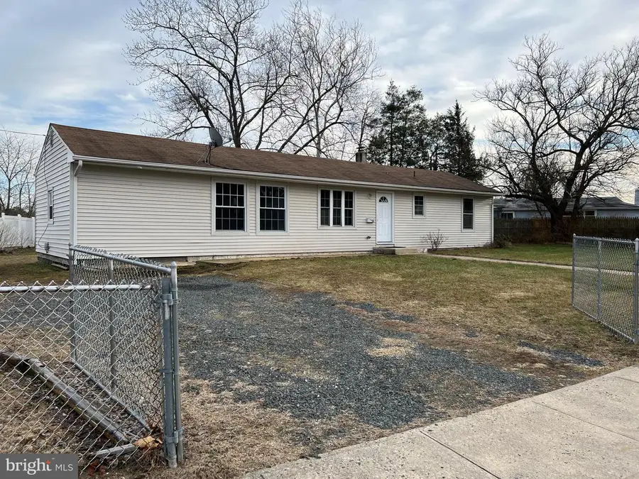 121 Belmont Dr, Toms River, NJ 08757 - Image #2