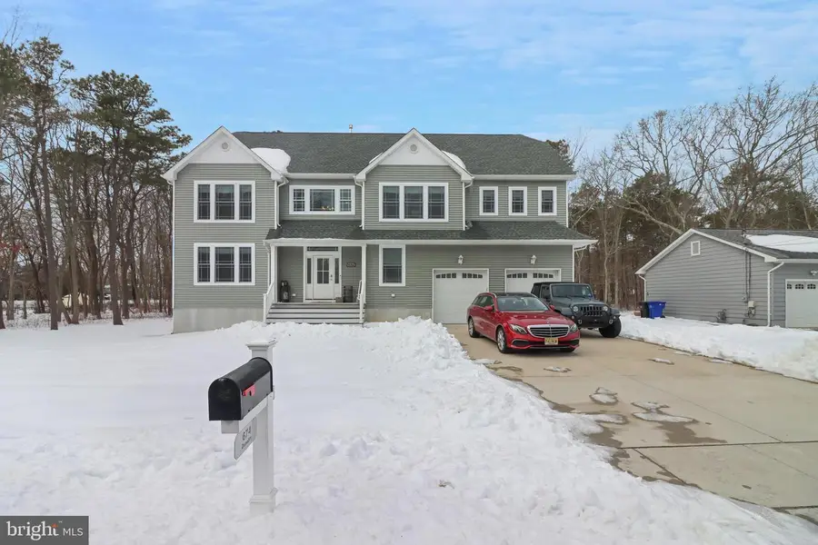 674 Dunedin St, Toms River, NJ 08753 - #3