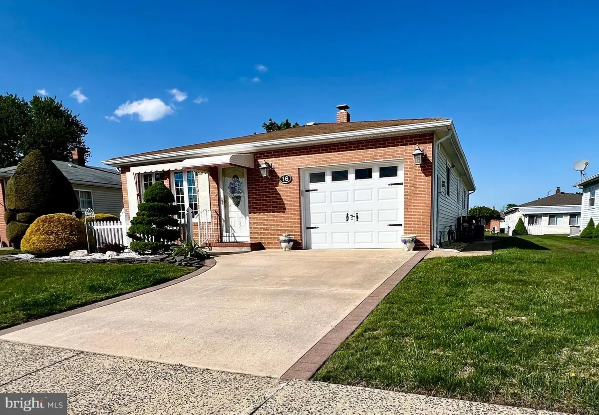 16 Tivoli St, Toms River, NJ 08757 - #1