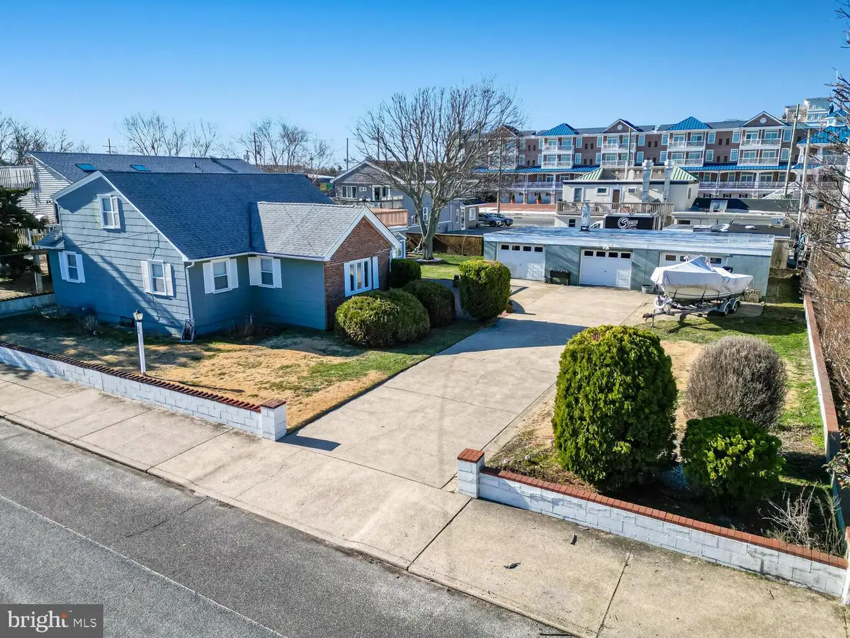 346 W 7th St, Ship Bottom, NJ 08008 - #1