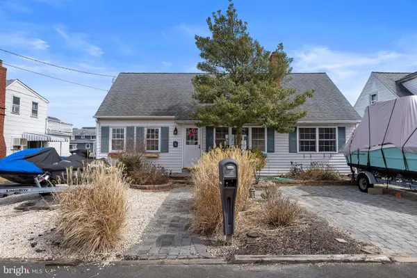 56 Jeffrey Drive, MANAHAWKIN, NJ 08050