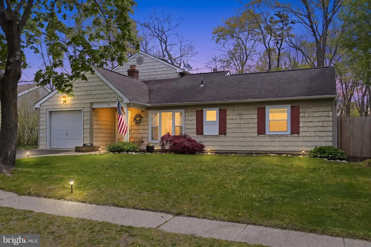 5 Chestnut Way Cir, Barnegat, NJ 08005 - #1