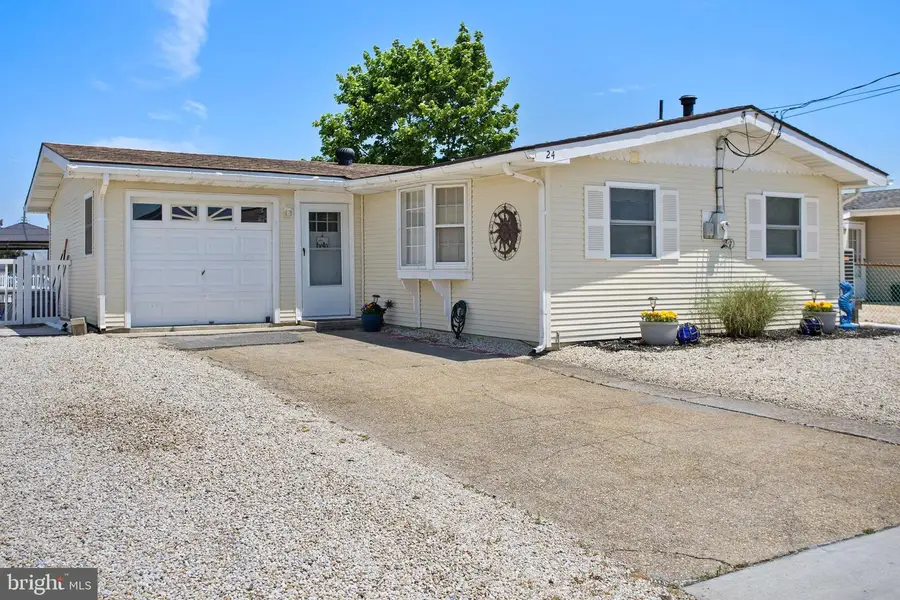 24 W Mohawk Dr, Tuckerton, NJ 08087 - #3