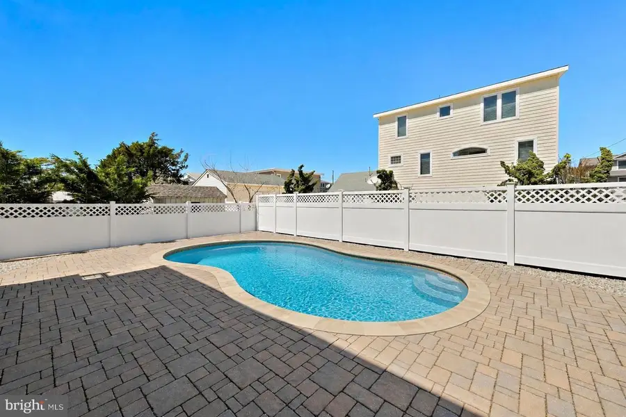 231 N 8th St, Surf City, NJ 08008 - #2