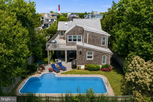 18 W 7th St, BARNEGAT LIGHT, NJ 08006