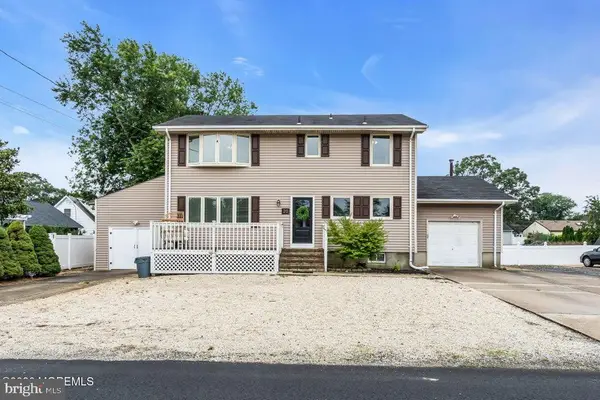 20 E Lakewood Ave, OCEAN GATE, NJ 08740
