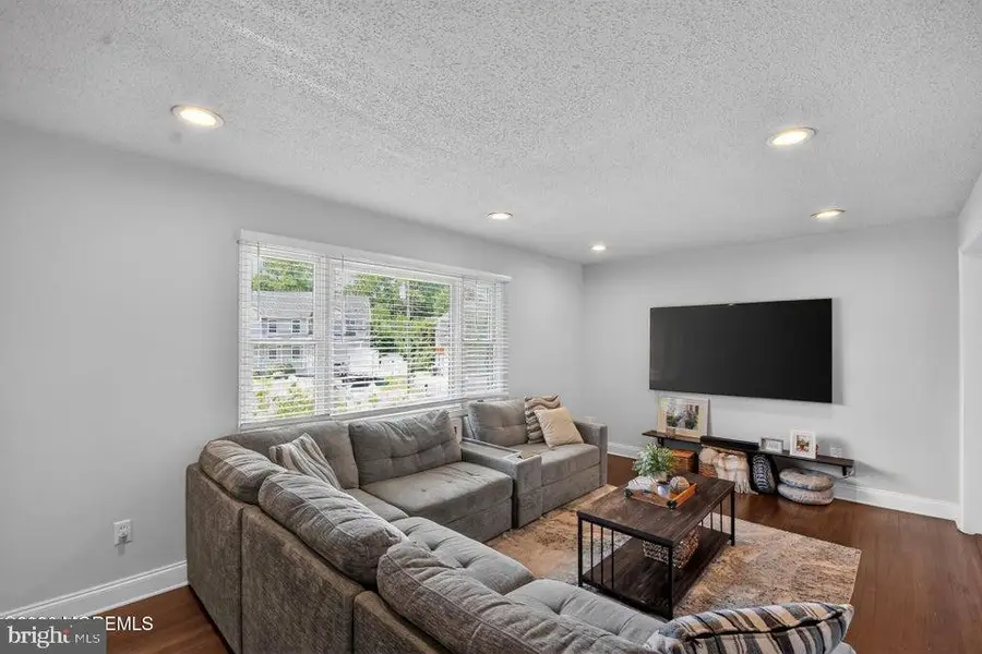 555 Brookside Dr, Toms River, NJ 08753 - #3