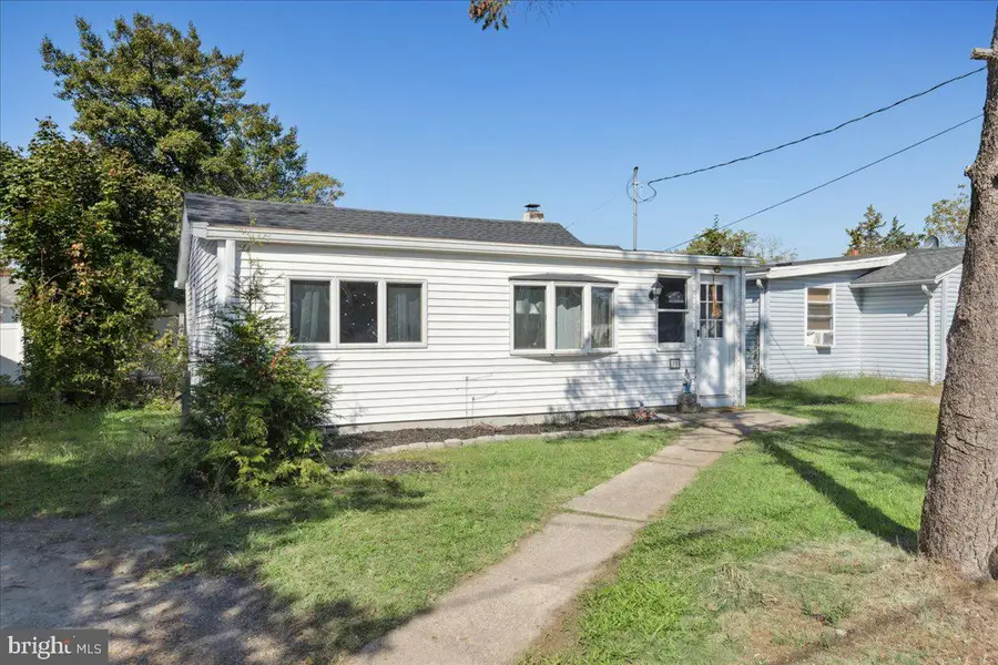 81 River Dr, Toms River, NJ 08753 - #3
