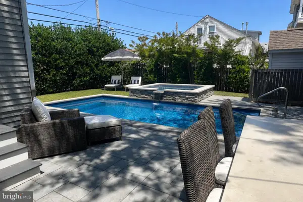 135 4th St, BEACH HAVEN, NJ 08008