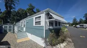 215 E Bay Ave #18, MANAHAWKIN, NJ 08050