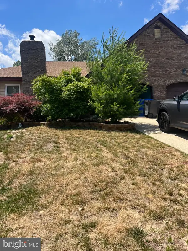 40 Sycamore Rd, MANAHAWKIN, NJ 08050