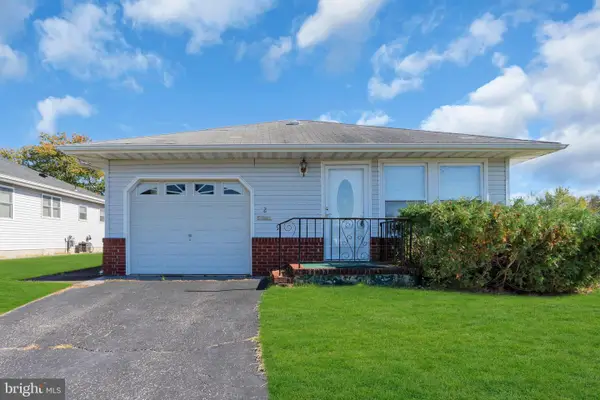 2 Leeward St, TOMS RIVER, NJ 08757