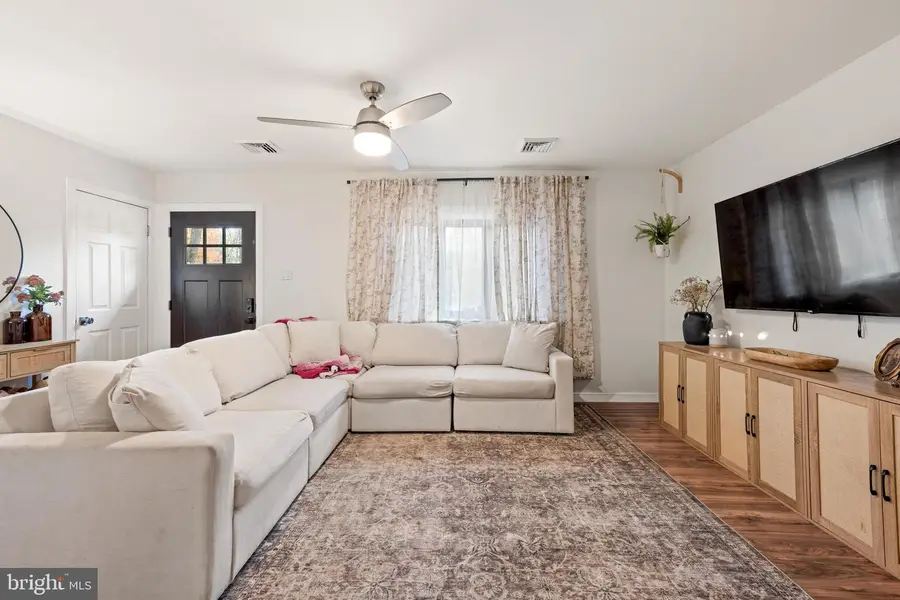 303 S Golfwood Ave, Carneys Point, NJ 08069 - Image #2