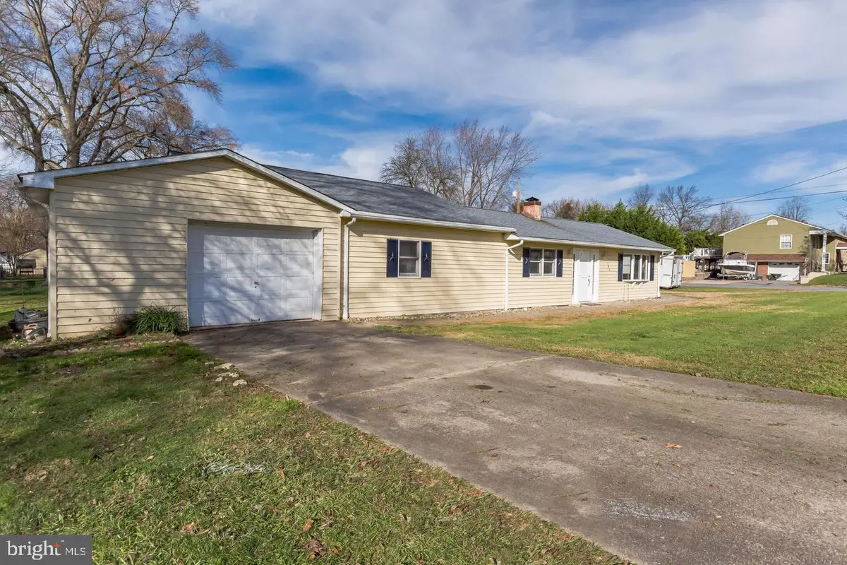 145 Lincoln Dr, Pennsville, NJ 08070 - Image #1