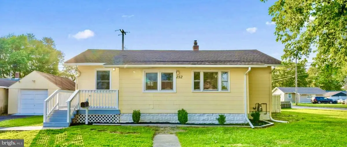 252 G St, Carneys Point, NJ 08069 - #1