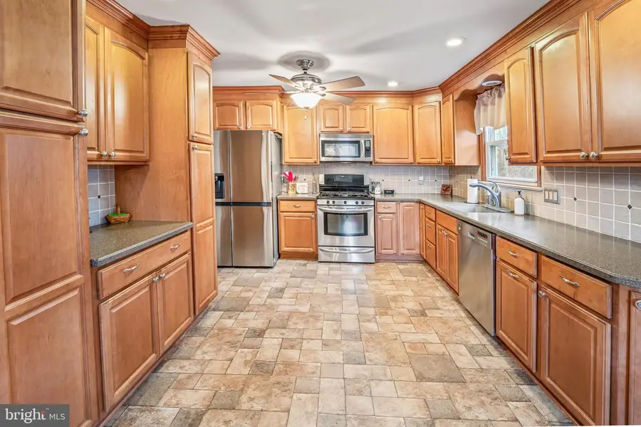 29 Nicholas Dr, Pennsville, NJ 08070 - #3