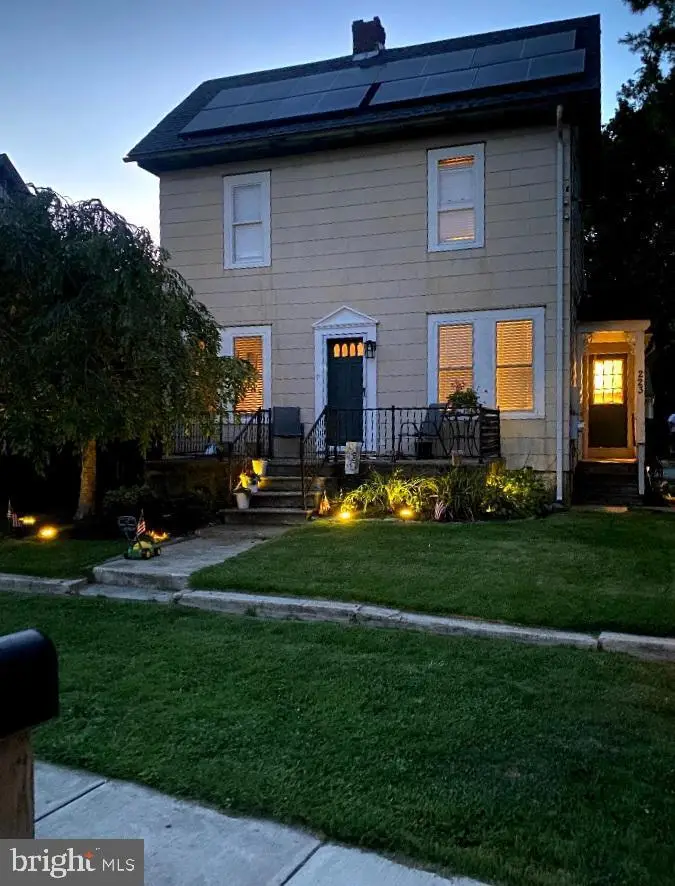 223 Center St, Elmer, NJ 08318 - #1