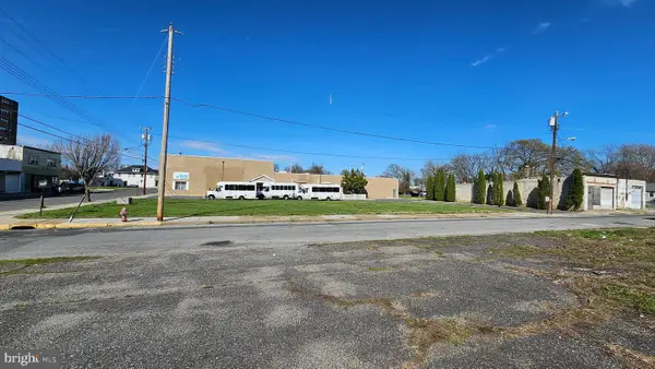 65 S Broad St, PENNS GROVE, NJ 08069