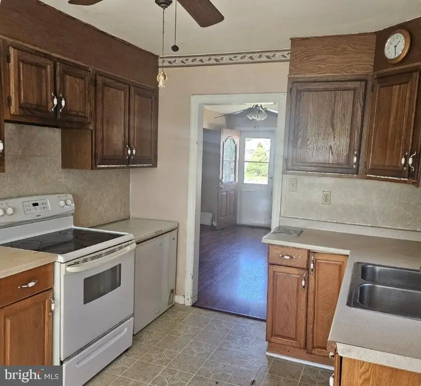 374 Manor Ave, Carneys Point, NJ 08069 - #2
