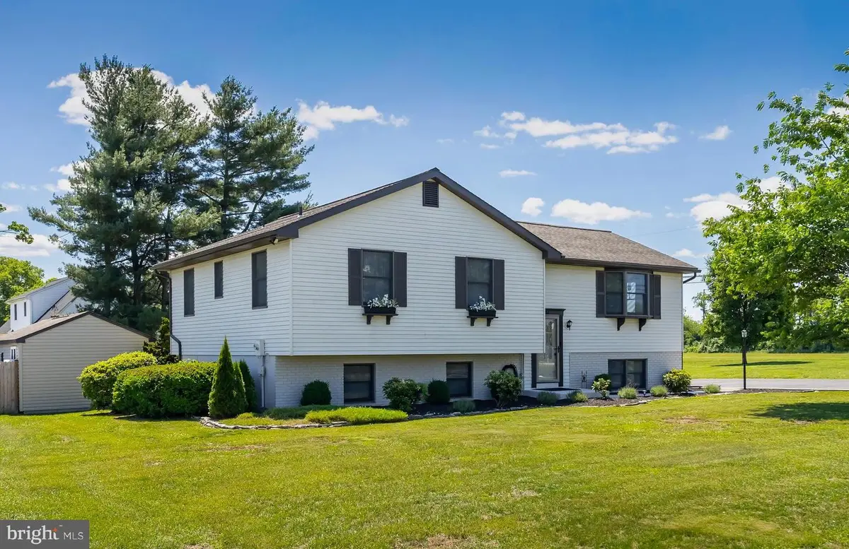 51 S Golfwood Ave, Carneys Point, NJ 08069 - #1