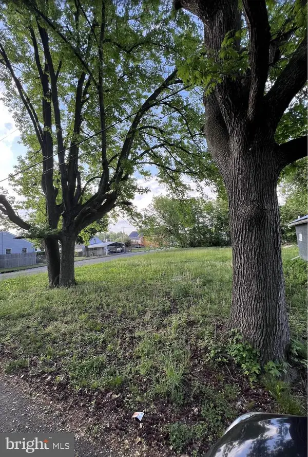 12 Iona Ave, PENNS GROVE, NJ 08069