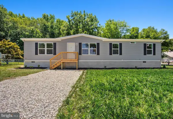 28 4th Ave, CARNEYS POINT, NJ 08069