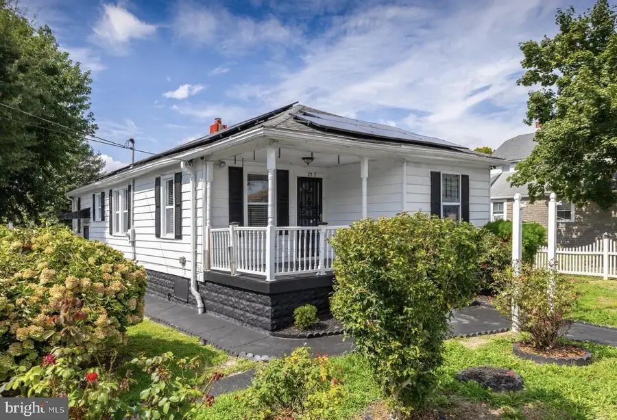 202 E Main St, Penns Grove, NJ 08069 - #2