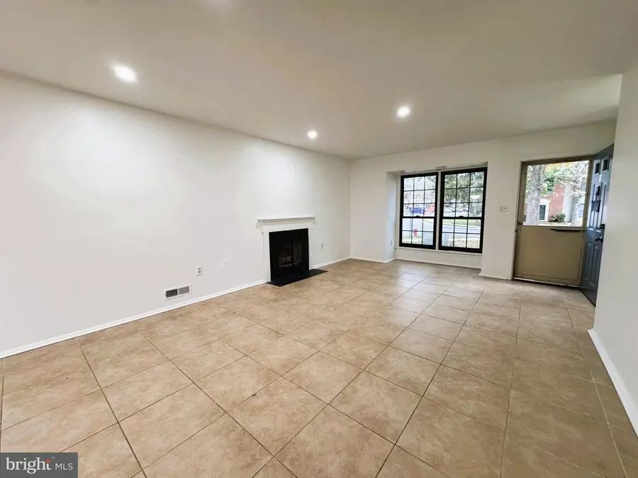 1 Lyon La, Franklin Park, NJ 08823 - Image #3