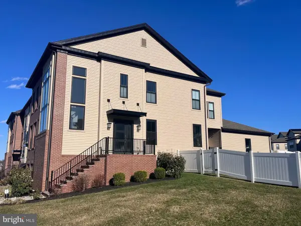 61 Village Dr, SKILLMAN, NJ 08558