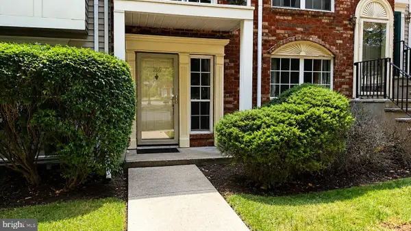 216 Sapphire La Ln, FRANKLIN PARK, NJ 08823