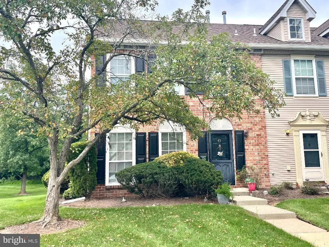 45 Townsend Ct, Franklin Park, NJ 08823 - #1