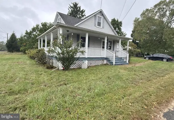 31 4th St, FLAGTOWN, NJ 08821
