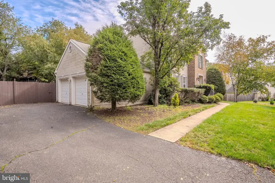 6 Fountain Dr, Somerset, NJ 08873 - #3