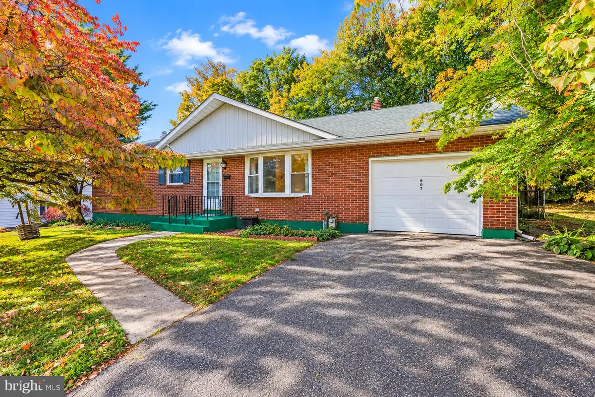 607 Ohio Ave, Phillipsburg, NJ 08865 - #1