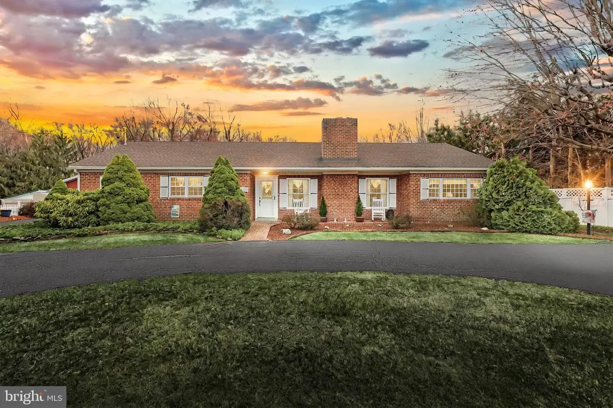 517 Berlin Rd, New Oxford, PA 17350 - Image #1